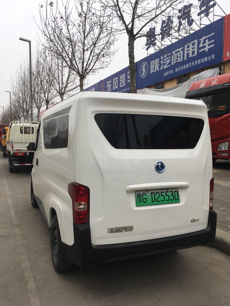 本公司有各种新能源物流面包车,箱货,一公里一毛钱,适合物流,快递,货